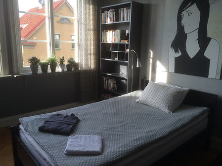 The grey room Skomakarstan's Bed & Breakfast Örebro